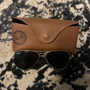 Ray-Ban Aviators Polarized lenses with gold frames